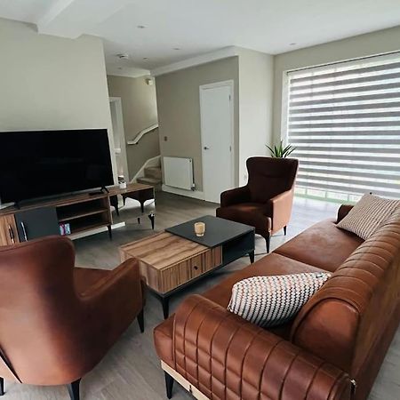 A House Designed For You… Edmonton Bagian luar foto