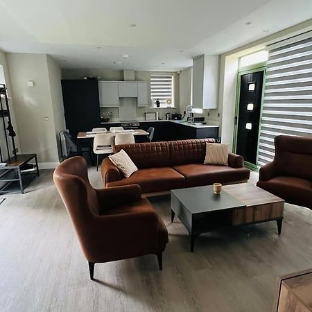 A House Designed For You… Edmonton Bagian luar foto